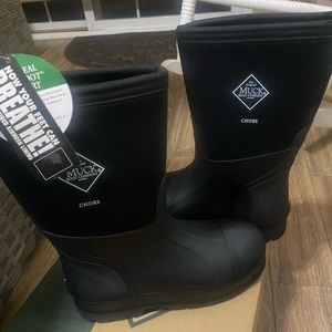 New in box Muck boots